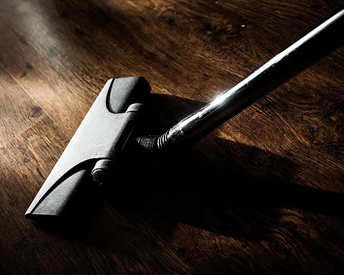 Ideální vysavač pro vaši podlahu? Vybírejte s ohledem na materiál